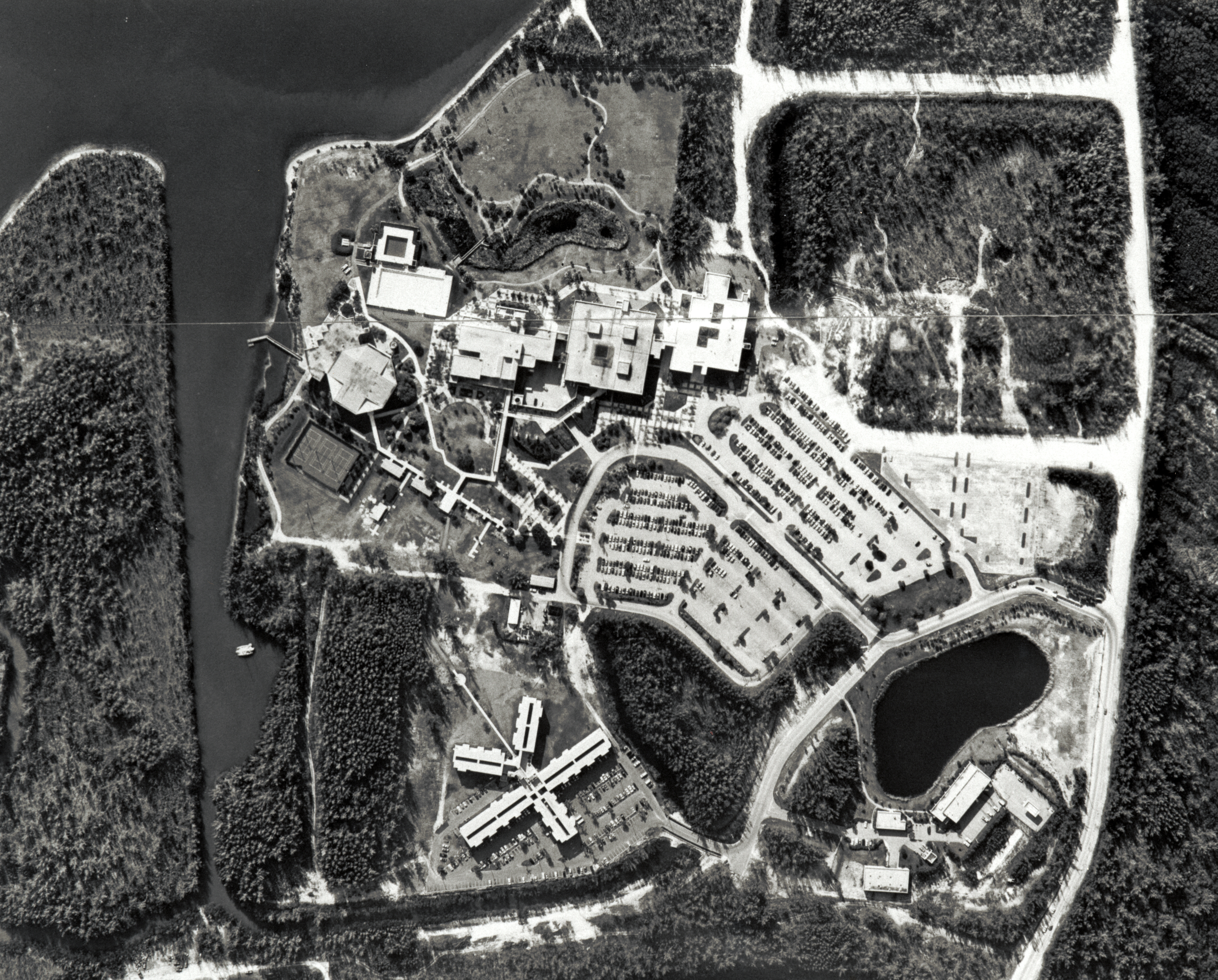 Aerial view of Biscayne Bay Campus Florida International University - Recto